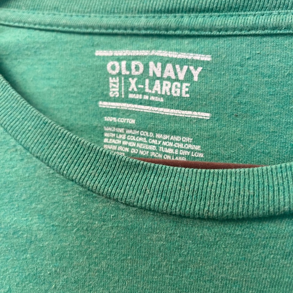 Old Navy Men's Green T-Shirt - Picture 2 of 3